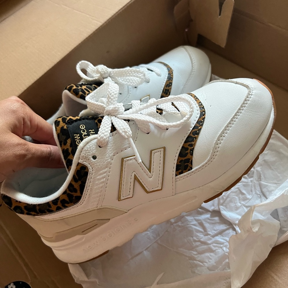 Little girls new balances leopard! Size 3Y. Only worn twice, great condition!
